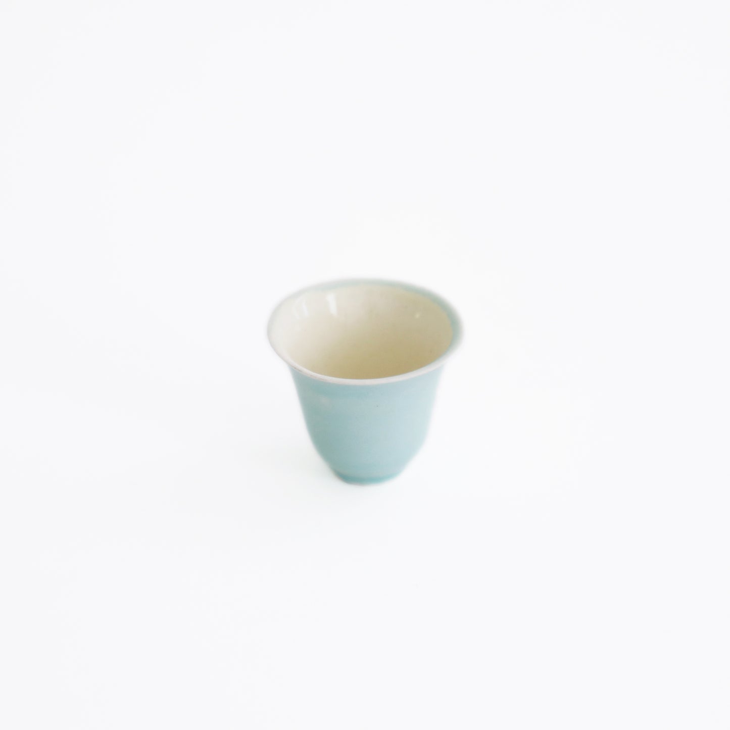 細長反茶杯 外薄青釉