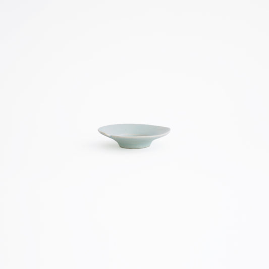 渦形茶托　薄青釉