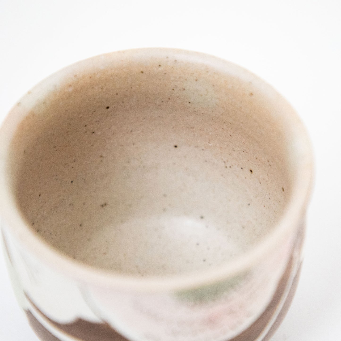 茶地桃色菊カップ
